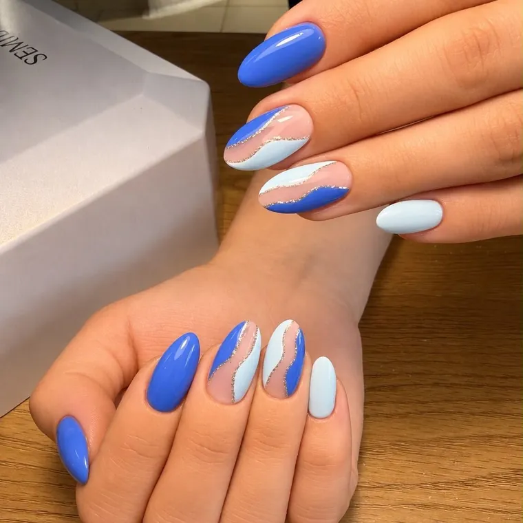 Niebieski manicure wykonany w Sanrel